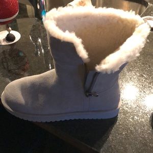 Kookaburra by Ugg boots